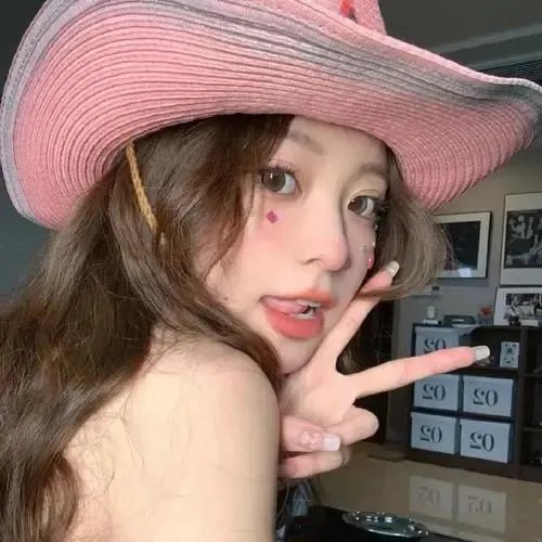小妮扛枪